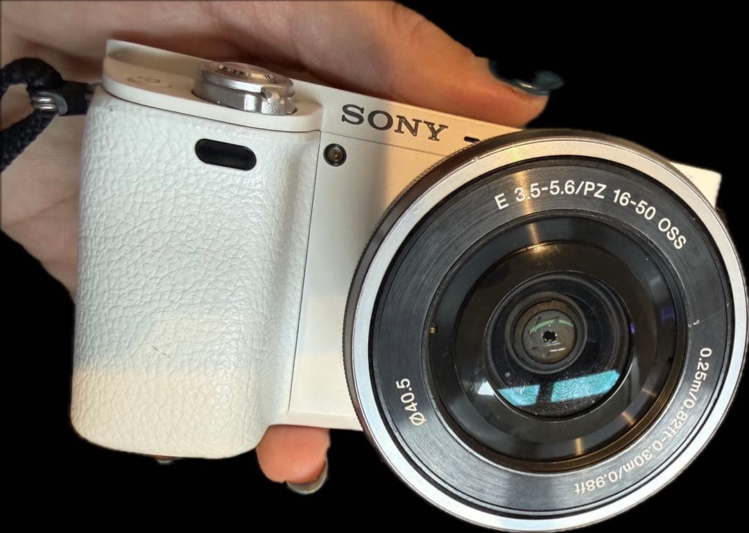 【ショット数8700回】SONY α6000 ダブルズームレンズキット ホワイト