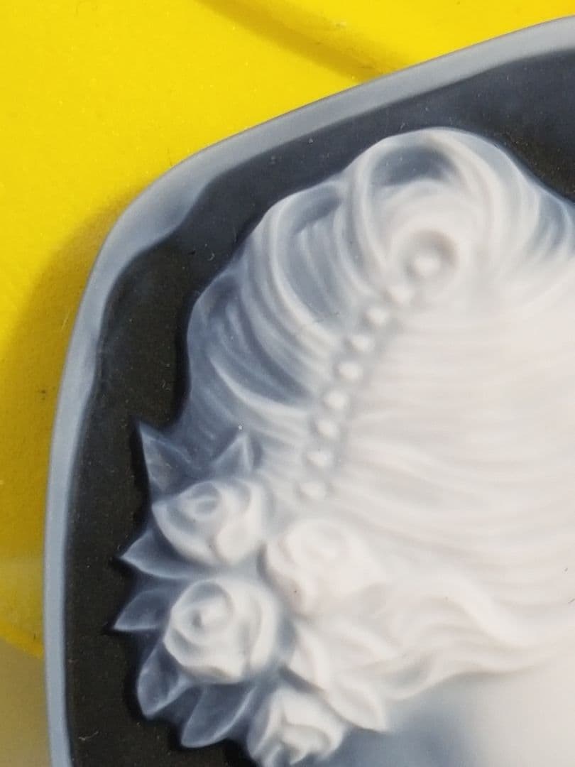 KM-905  訳あり‼️天然青瑪瑙カメオルース