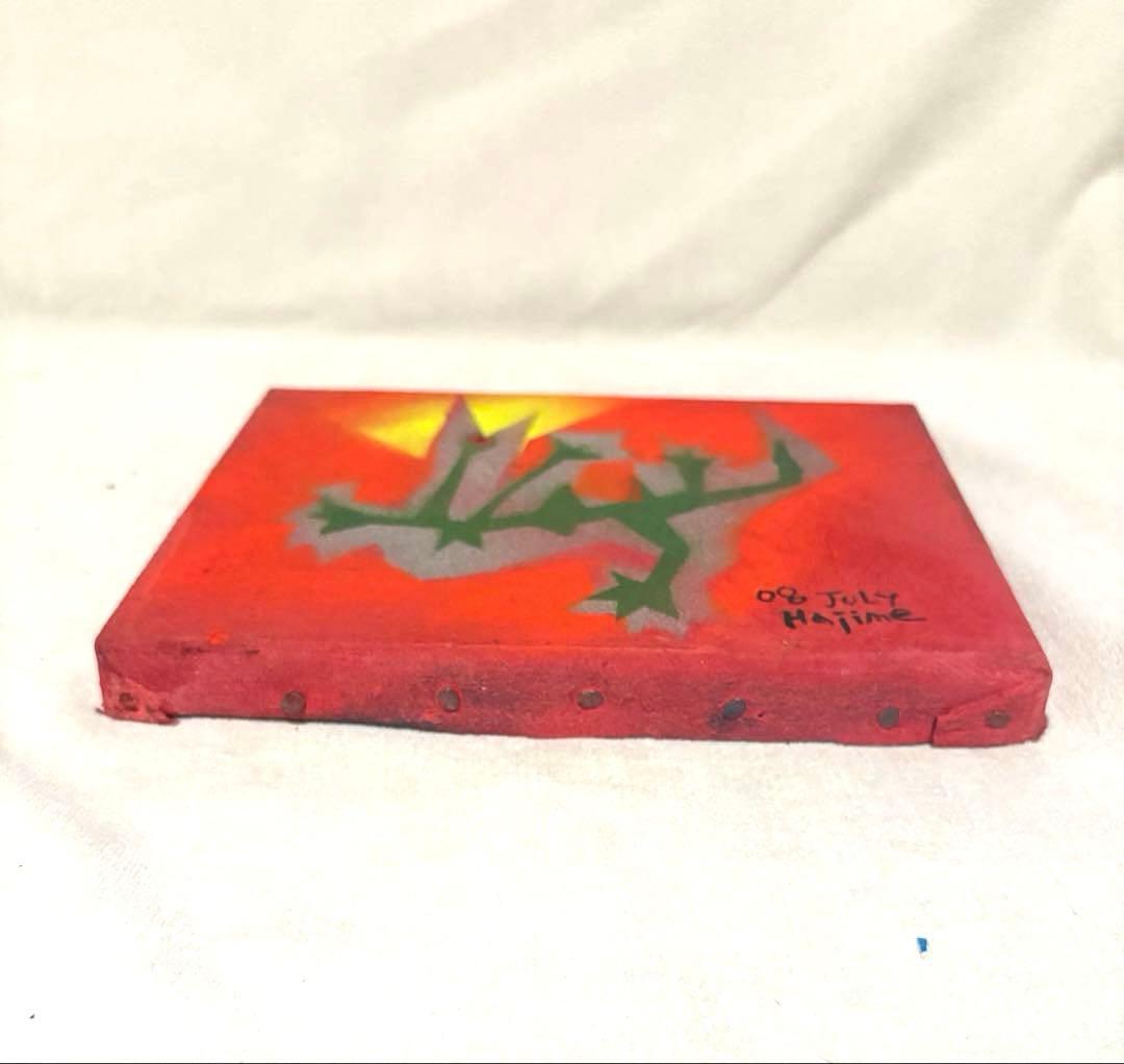 そのまま飾れる　抽象画　F0号　アクリル画　トカゲモチーフ　現代アート　オレンジ