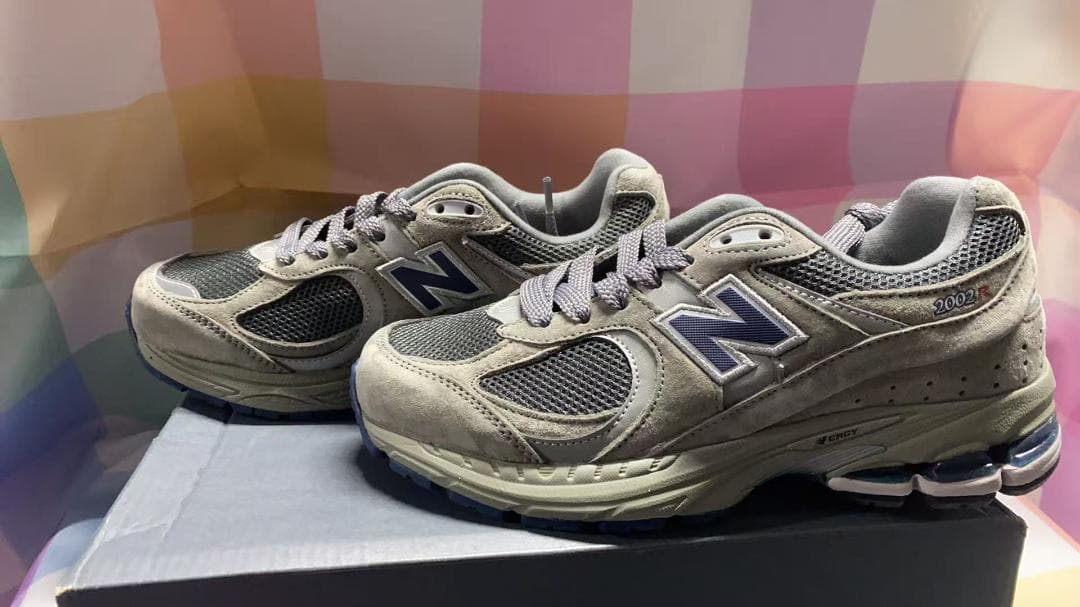 New Balance 2002R グレー系 スニーカー