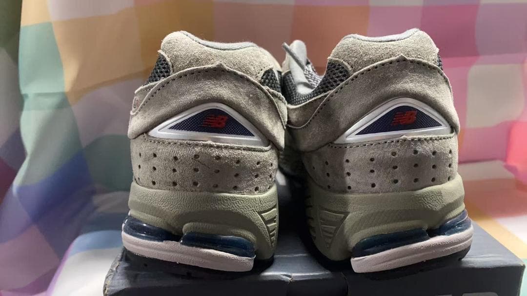 New Balance 2002R グレー系 スニーカー