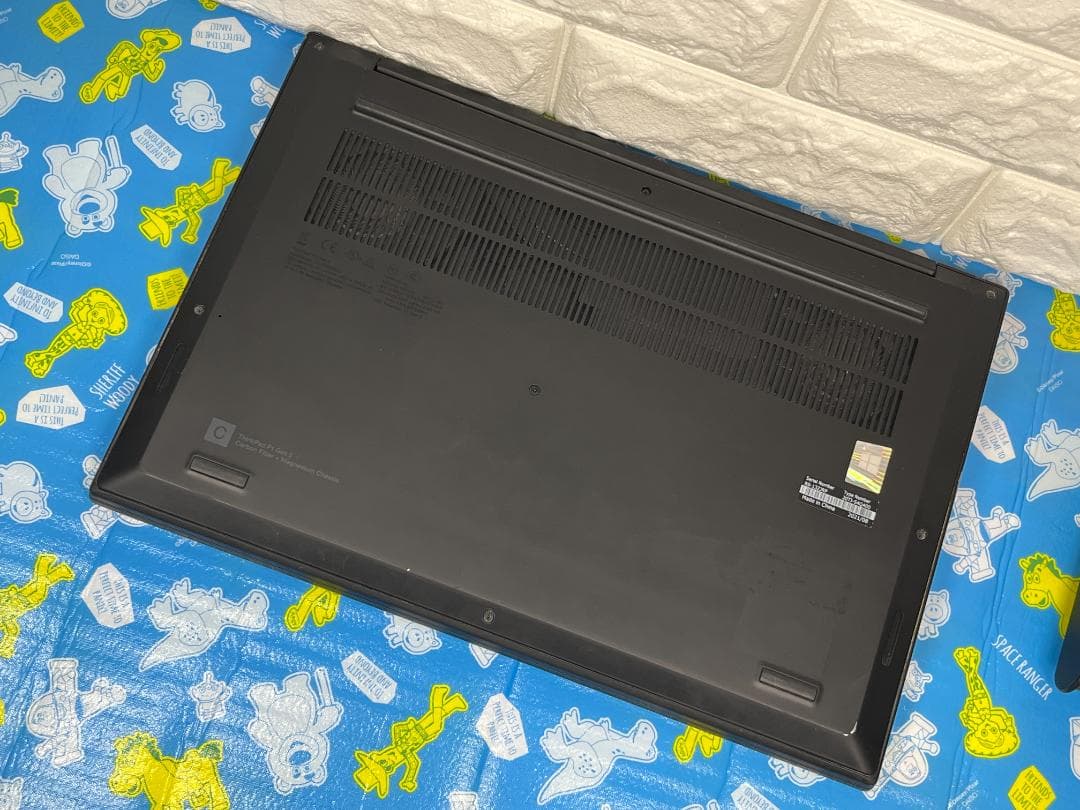 32GB 512GB レノボ P1 Gen3 15.6型 T1000 ノートPC