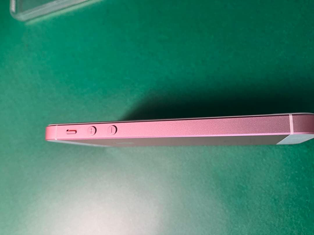 美品Apple iPhone SE 16GBローズゴールド 本体