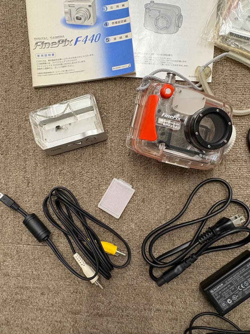 美品 FUJIFILM FinePix F440 ホワイト 付属品多数 純正品
