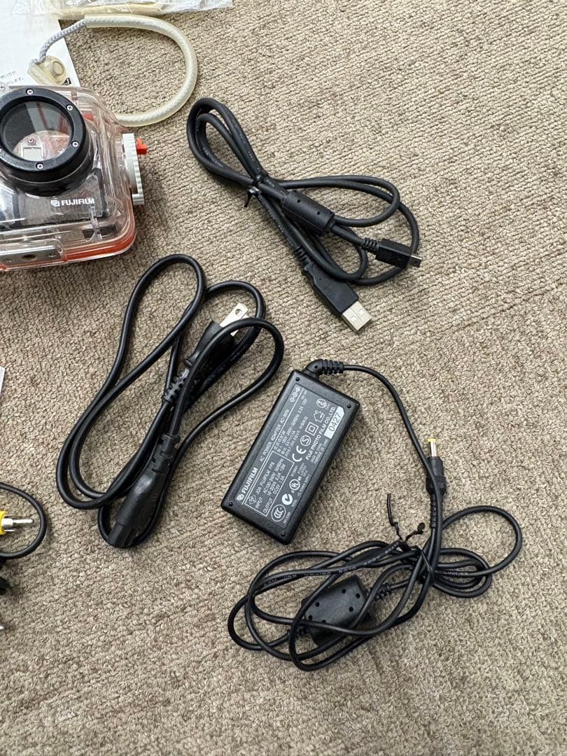 美品 FUJIFILM FinePix F440 ホワイト 付属品多数 純正品