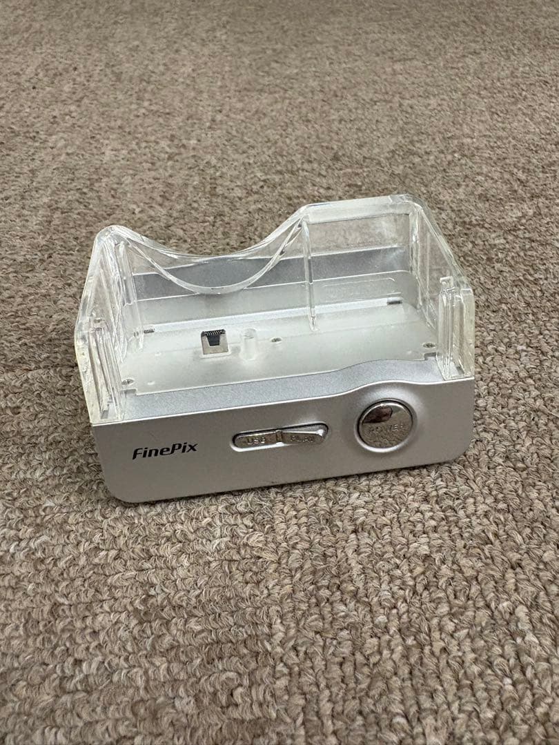 美品 FUJIFILM FinePix F440 ホワイト 付属品多数 純正品