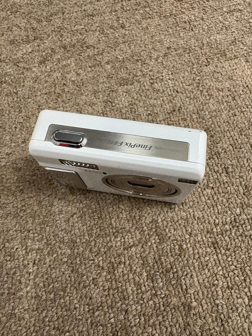 美品 FUJIFILM FinePix F440 ホワイト 付属品多数 純正品