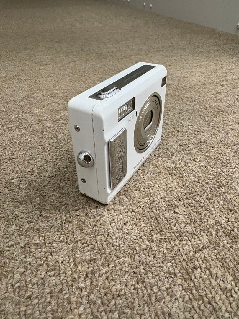 美品 FUJIFILM FinePix F440 ホワイト 付属品多数 純正品