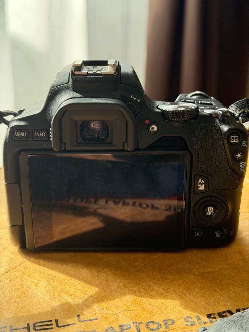 Canon EOS Kiss X10 デジタル一眼レフ