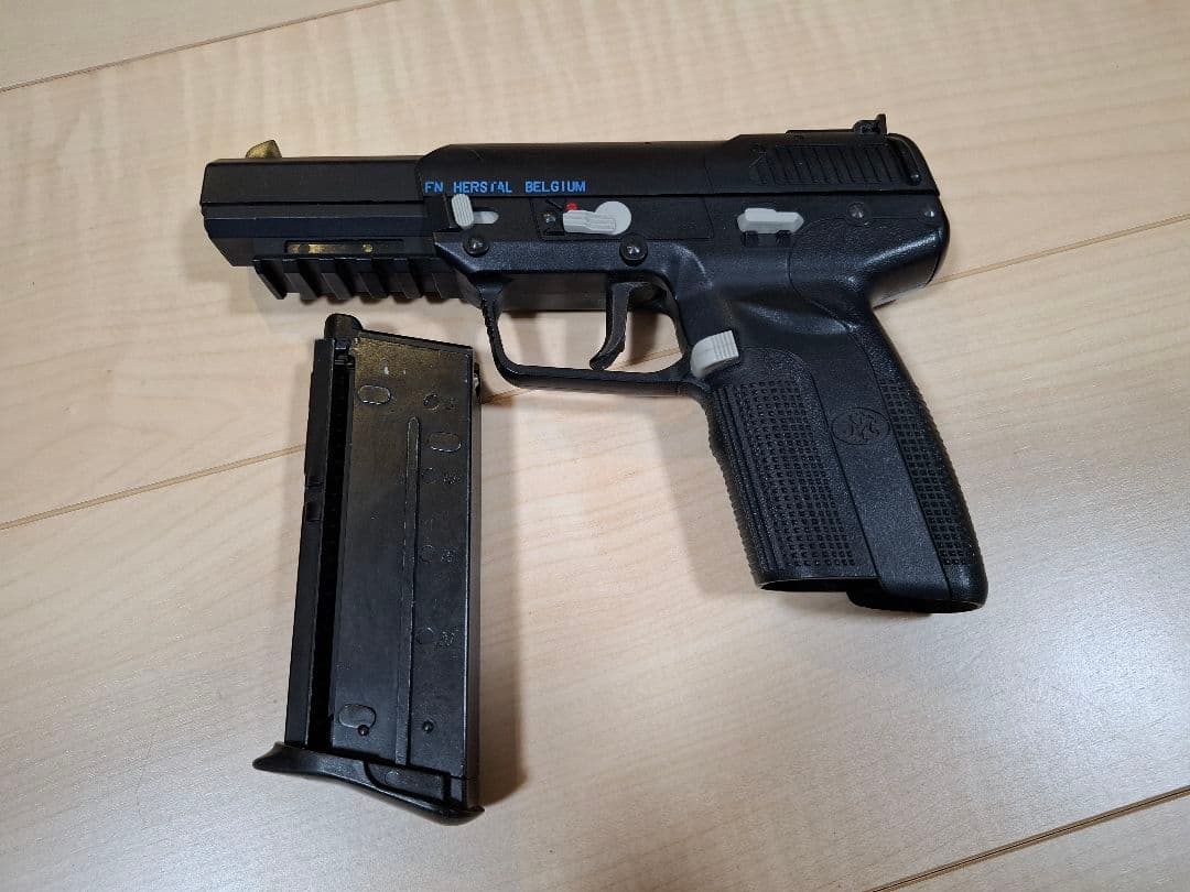 マルシン 【Five-seveN USG6mmBB】ブローバック ガスガン 箱付