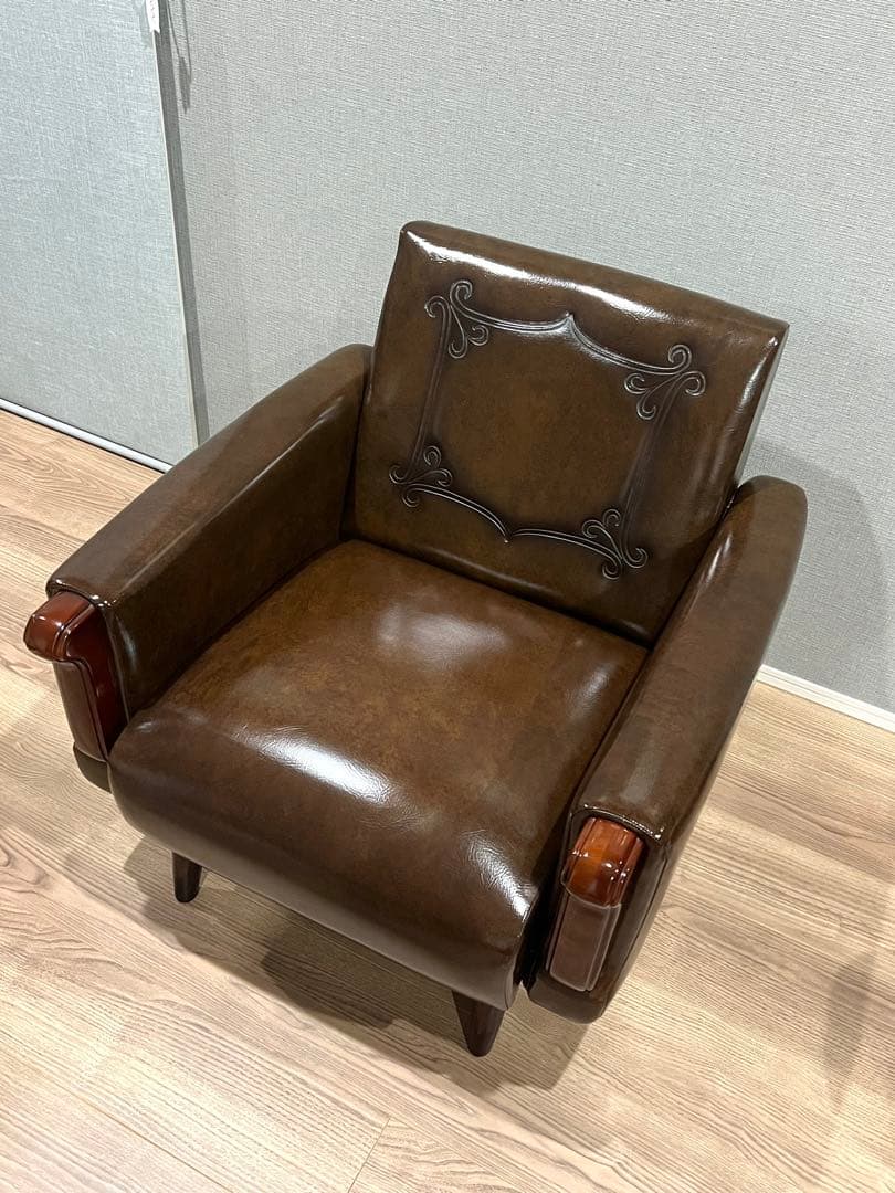 ヴィンテージレザー風 1人掛けソファ アームチェア 木製肘ブラウン クラシック