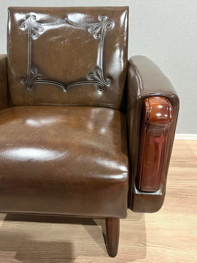ヴィンテージレザー風 1人掛けソファ アームチェア 木製肘ブラウン クラシック