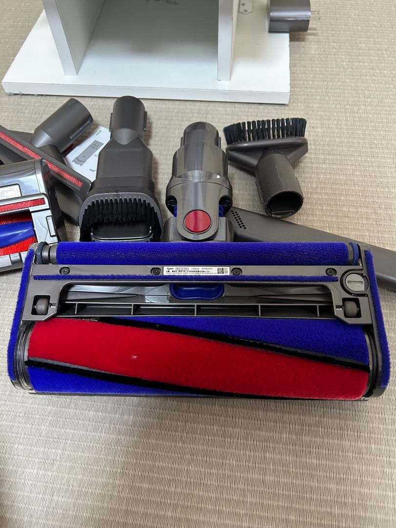 dyson v8 absolute 本体 付属品（フル）+自家製スタンド