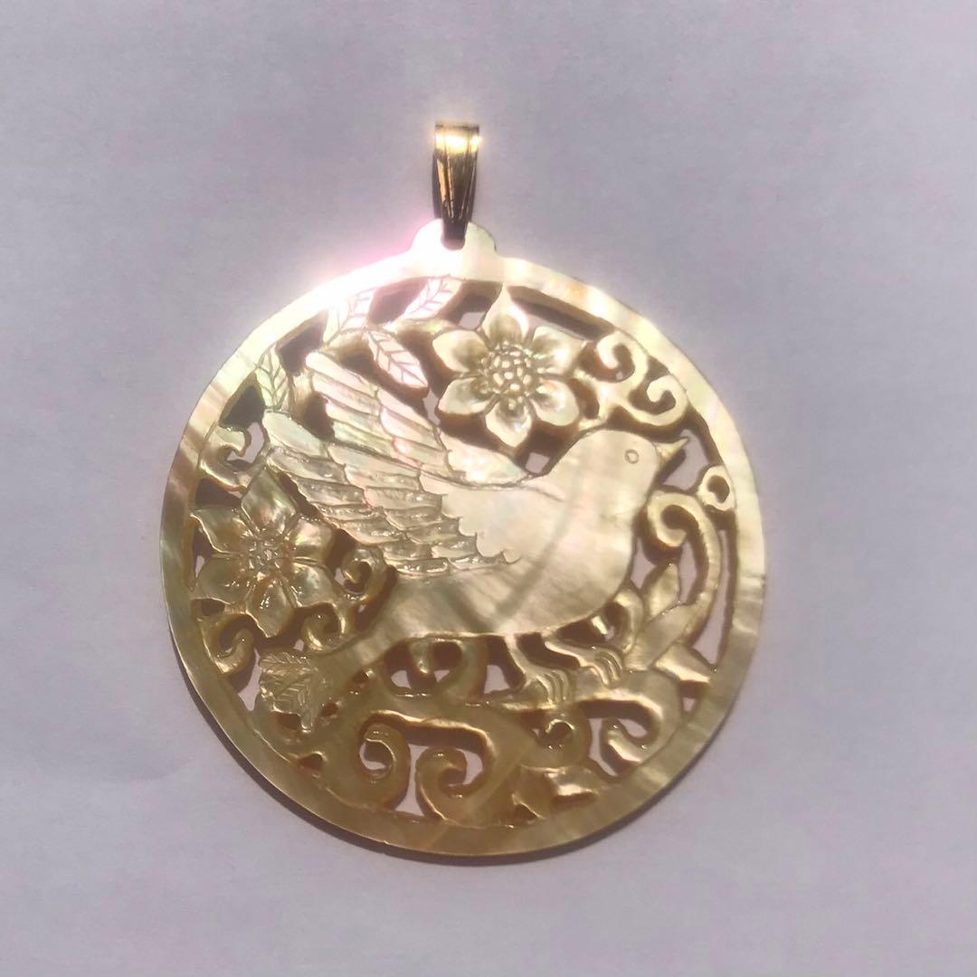 白蝶貝　透かし彫り　鳥と花　トップのみ