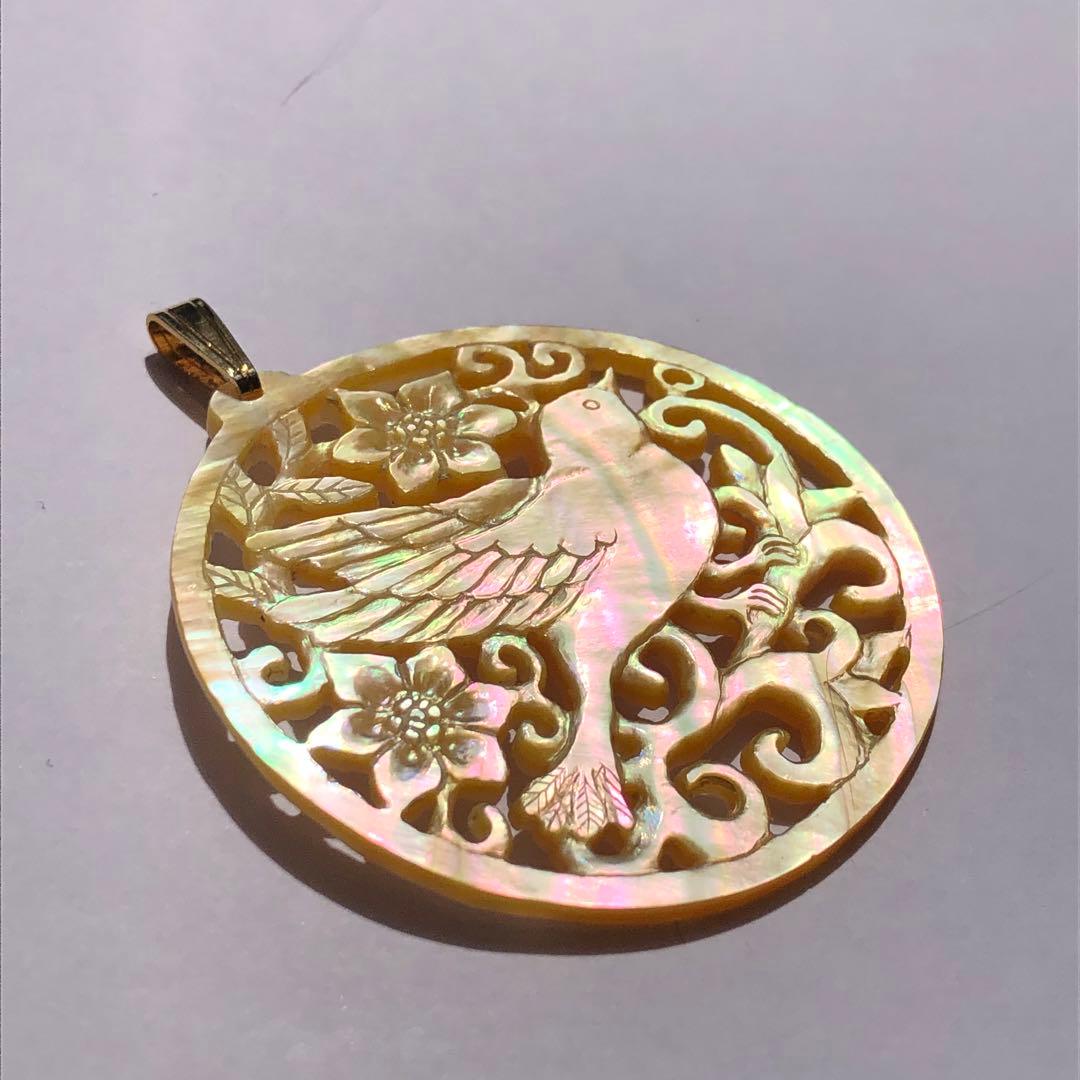 白蝶貝　透かし彫り　鳥と花　トップのみ