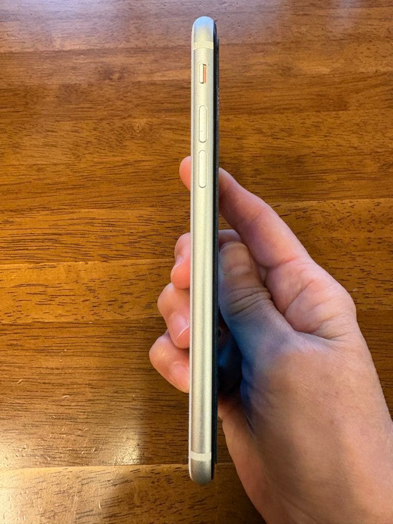 iPhone SE (第2世代) 64GB ホワイト 本体のみ