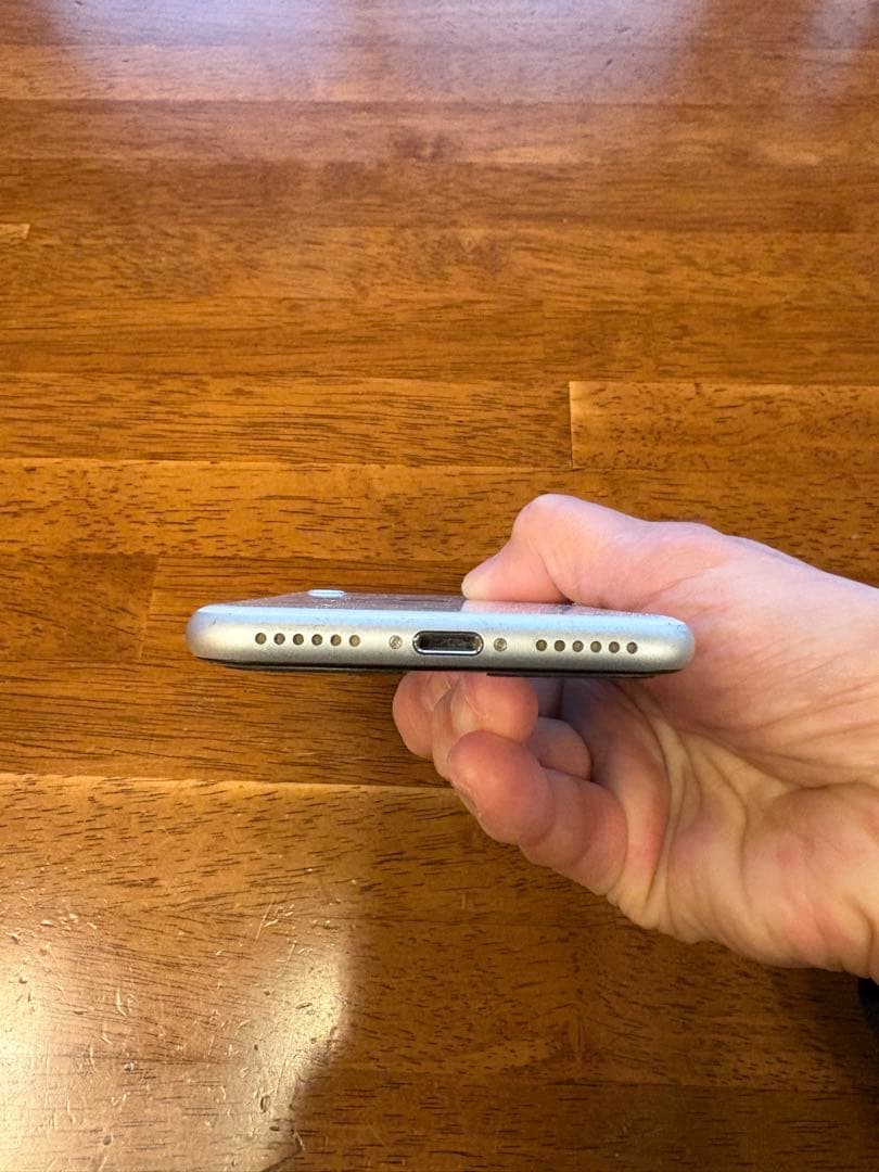 iPhone SE (第2世代) 64GB ホワイト 本体のみ