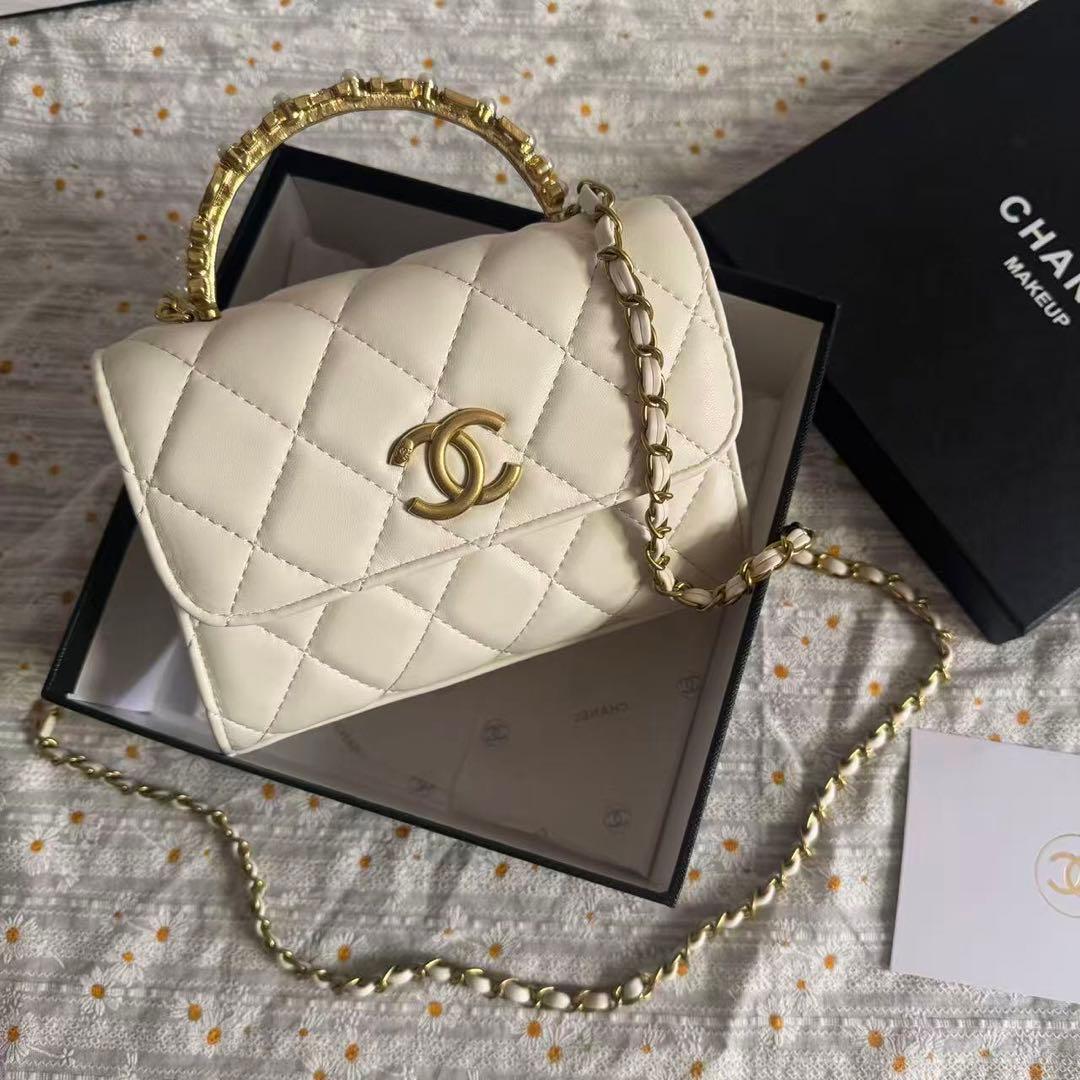 CHANEL ノベルティ　ホワイト キルティング バッグ