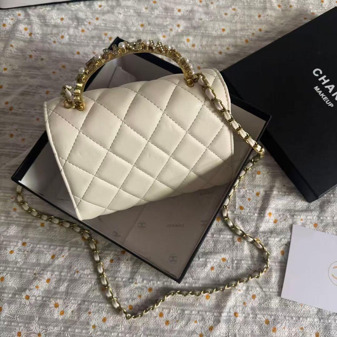 CHANEL ノベルティ　ホワイト キルティング バッグ