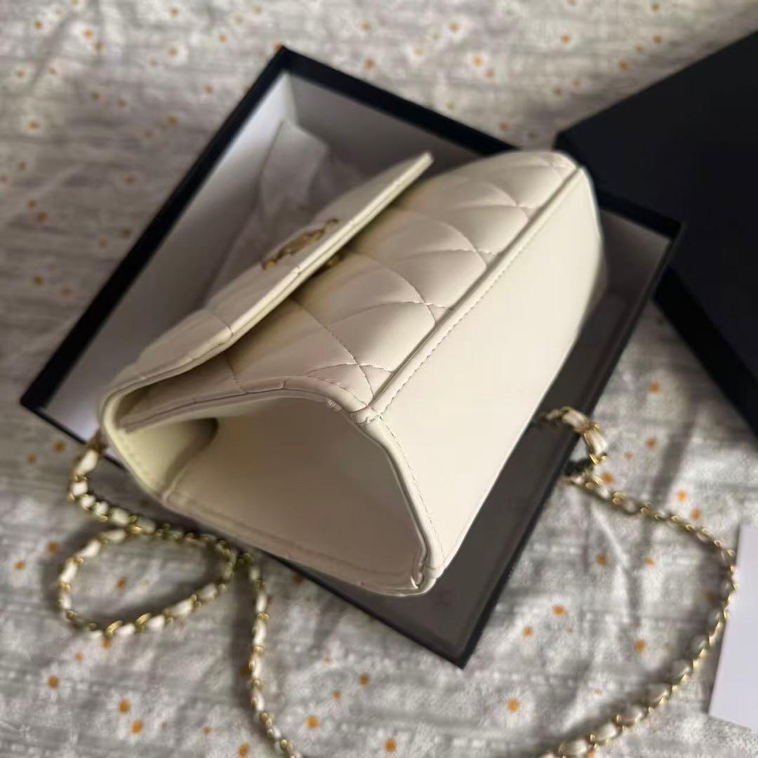 CHANEL ノベルティ　ホワイト キルティング バッグ