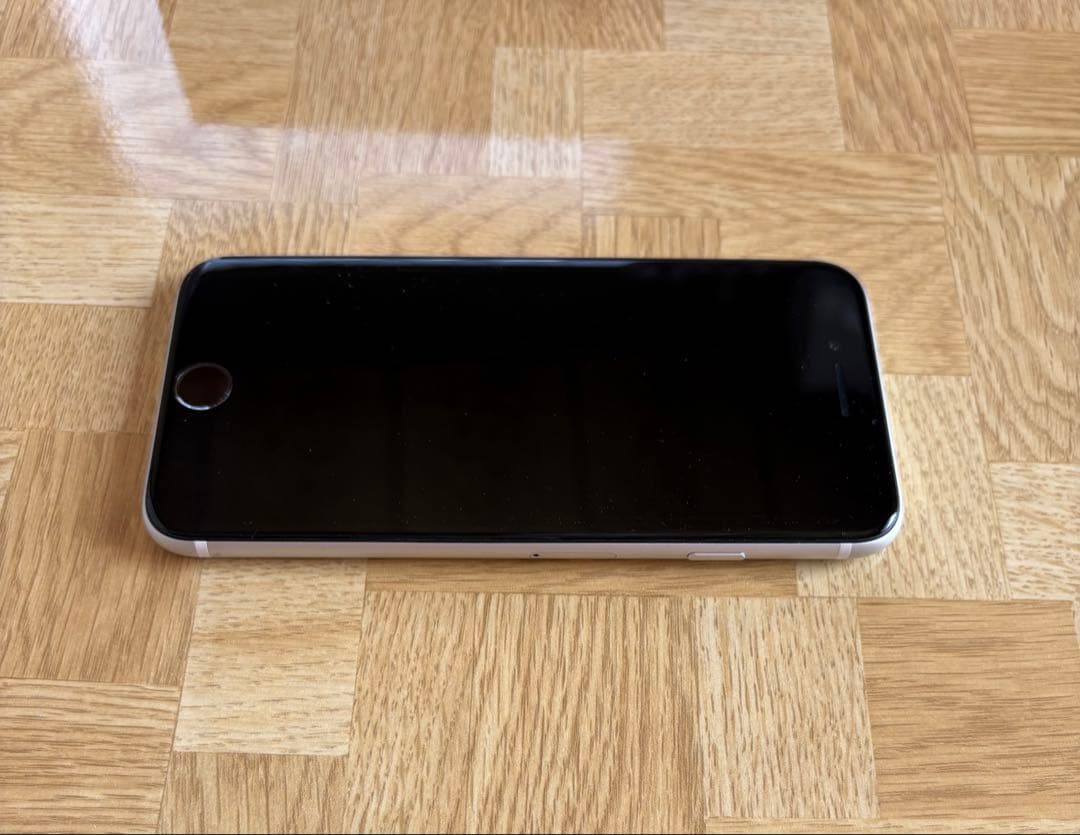 iPhone SE 第２世代　64GB ホワイト　本体のみ　中古