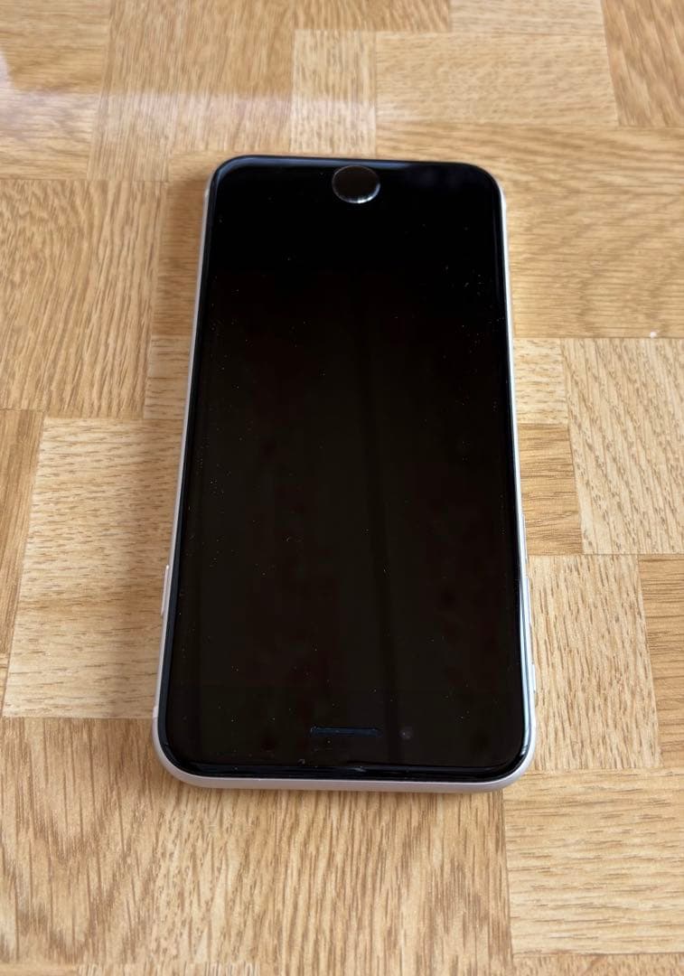 iPhone SE 第２世代　64GB ホワイト　本体のみ　中古