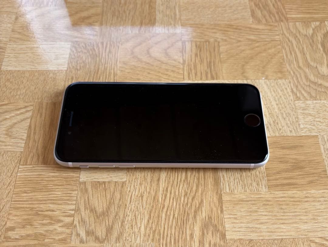 iPhone SE 第２世代　64GB ホワイト　本体のみ　中古