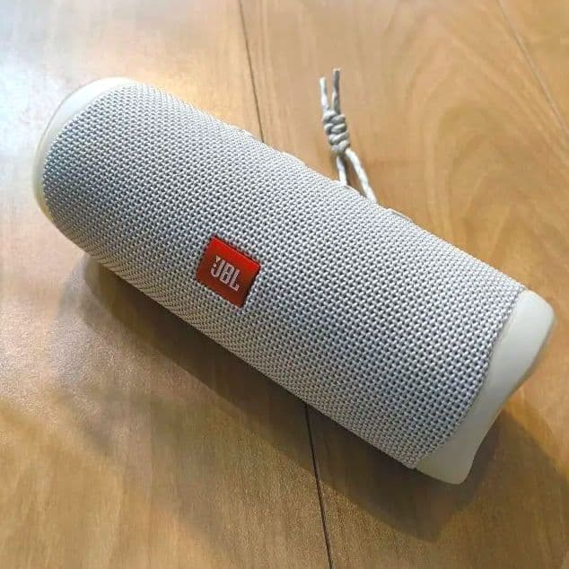 JBL ワイヤレススピーカー ホワイト　FLIP5