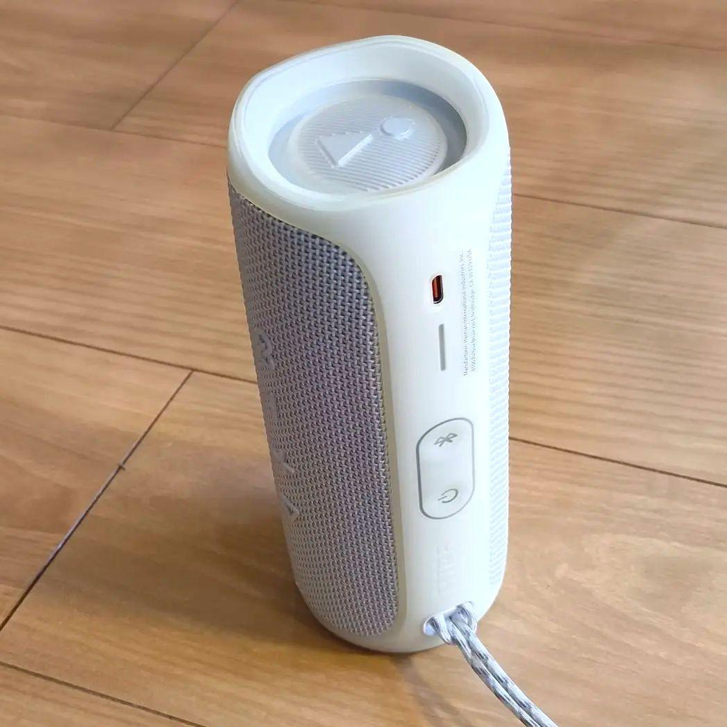 JBL ワイヤレススピーカー ホワイト　FLIP5