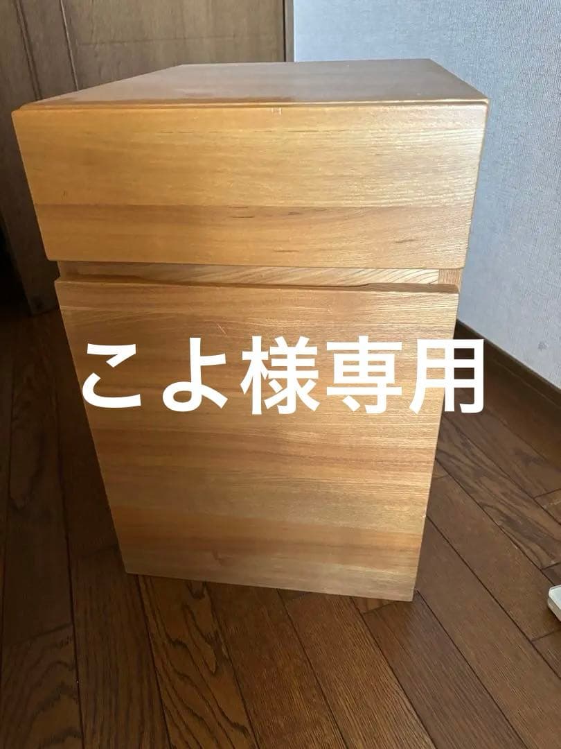 無印良品のシンプルなキャビネット