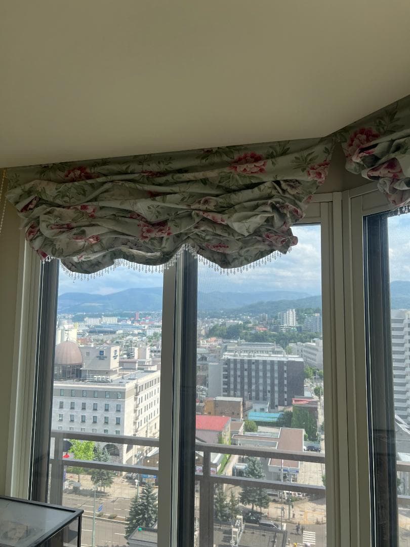 【中古・美品】ローラアシュレイ　Laura Ashley カーテン3枚セット