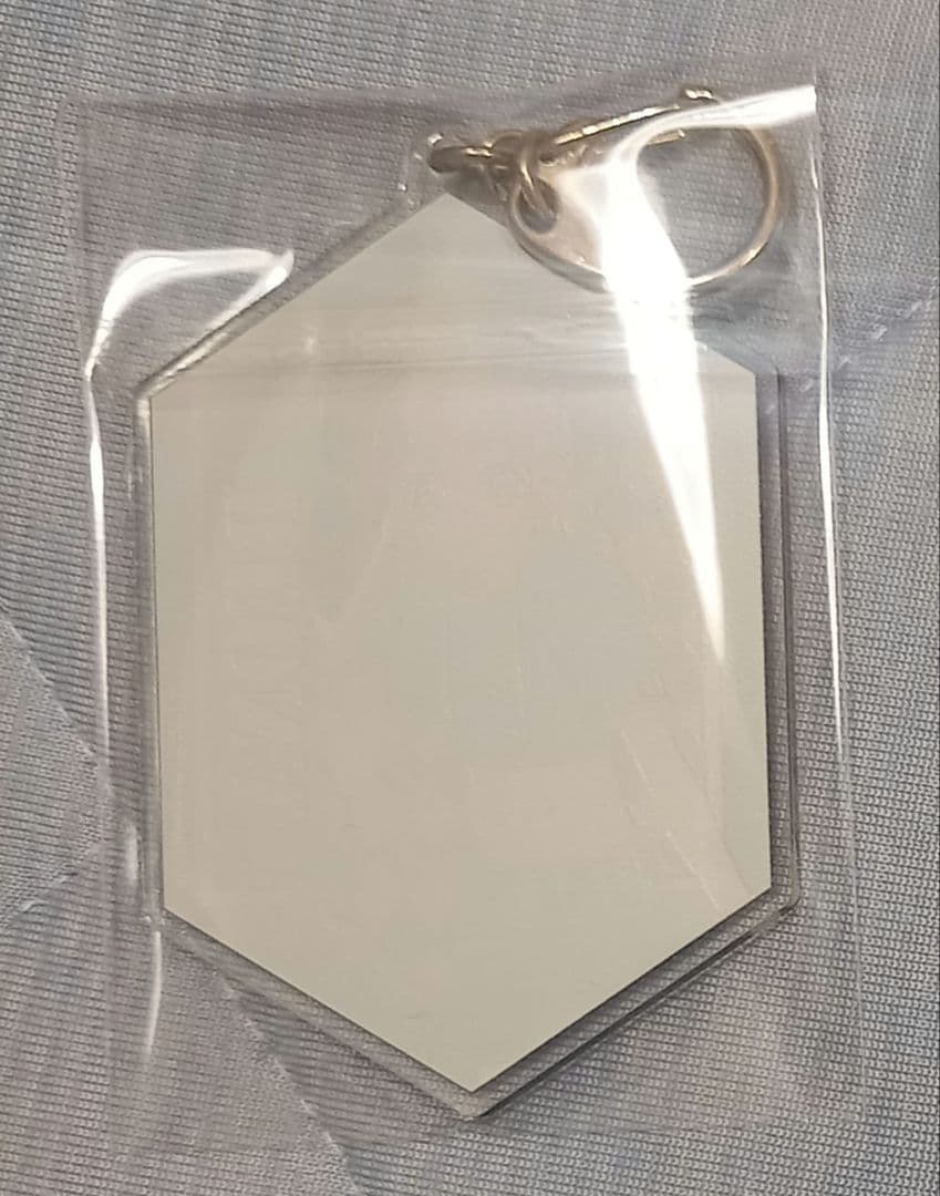 アイドルランドプリパラ ヤミプリver.　アクリルキーホルダー　レオナ