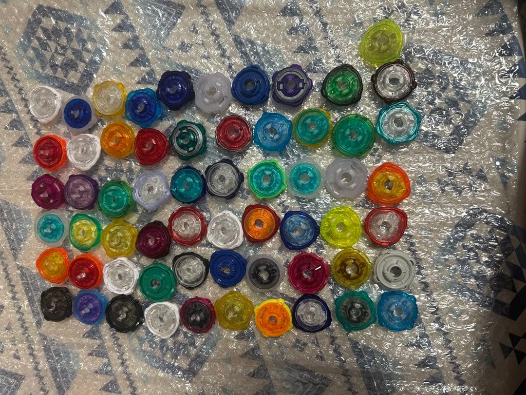 ベイブレードX 引退品スタジアム2個付き。