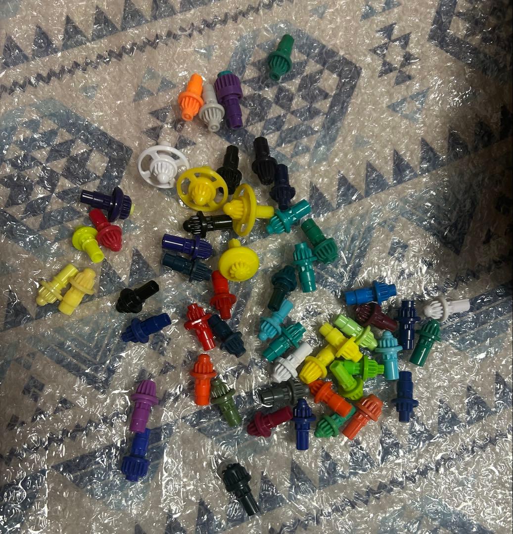 ベイブレードX 引退品スタジアム2個付き。