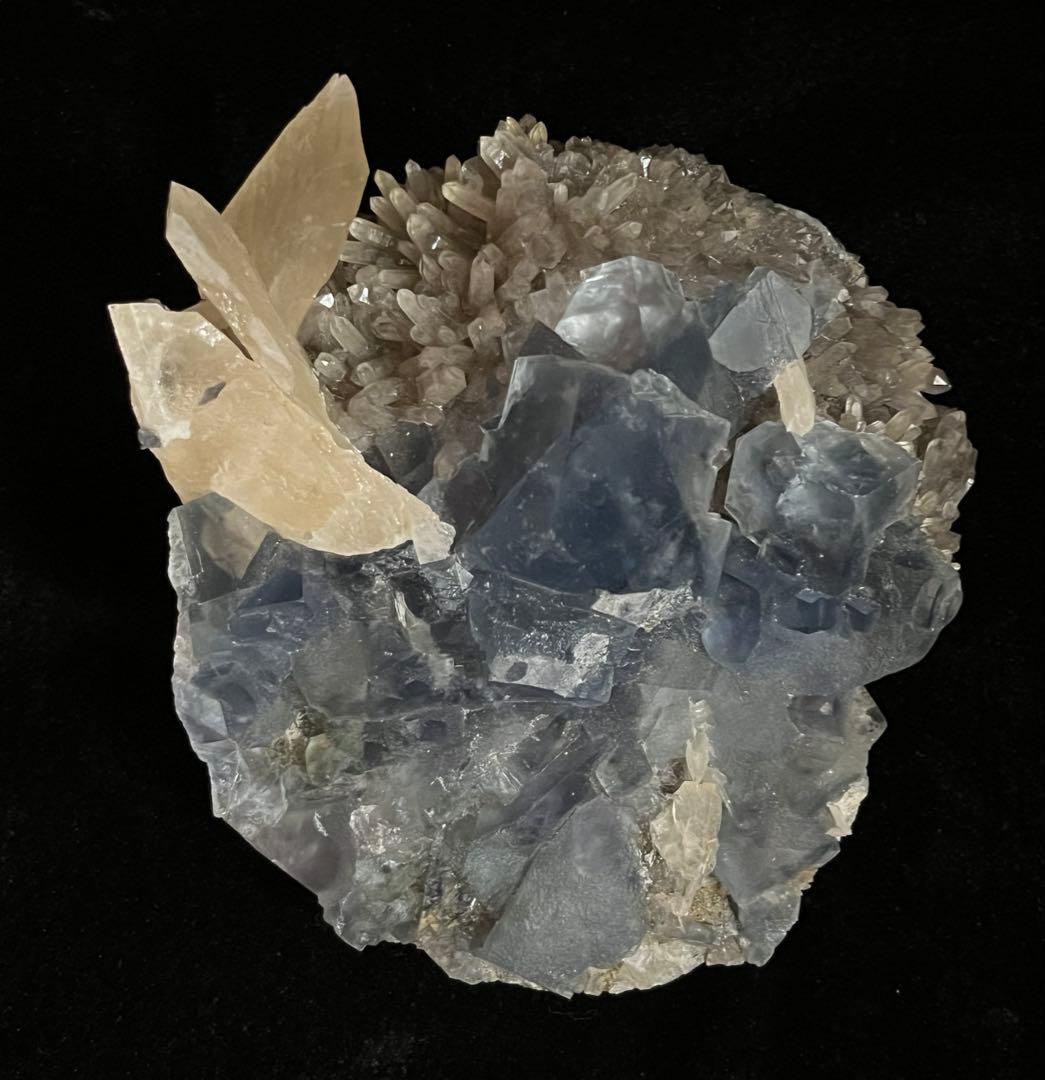 フローライトカルサイトスモーキークラスター共存　一部虹あり