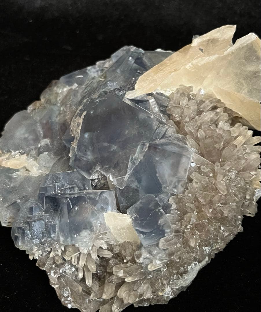 フローライトカルサイトスモーキークラスター共存　一部虹あり