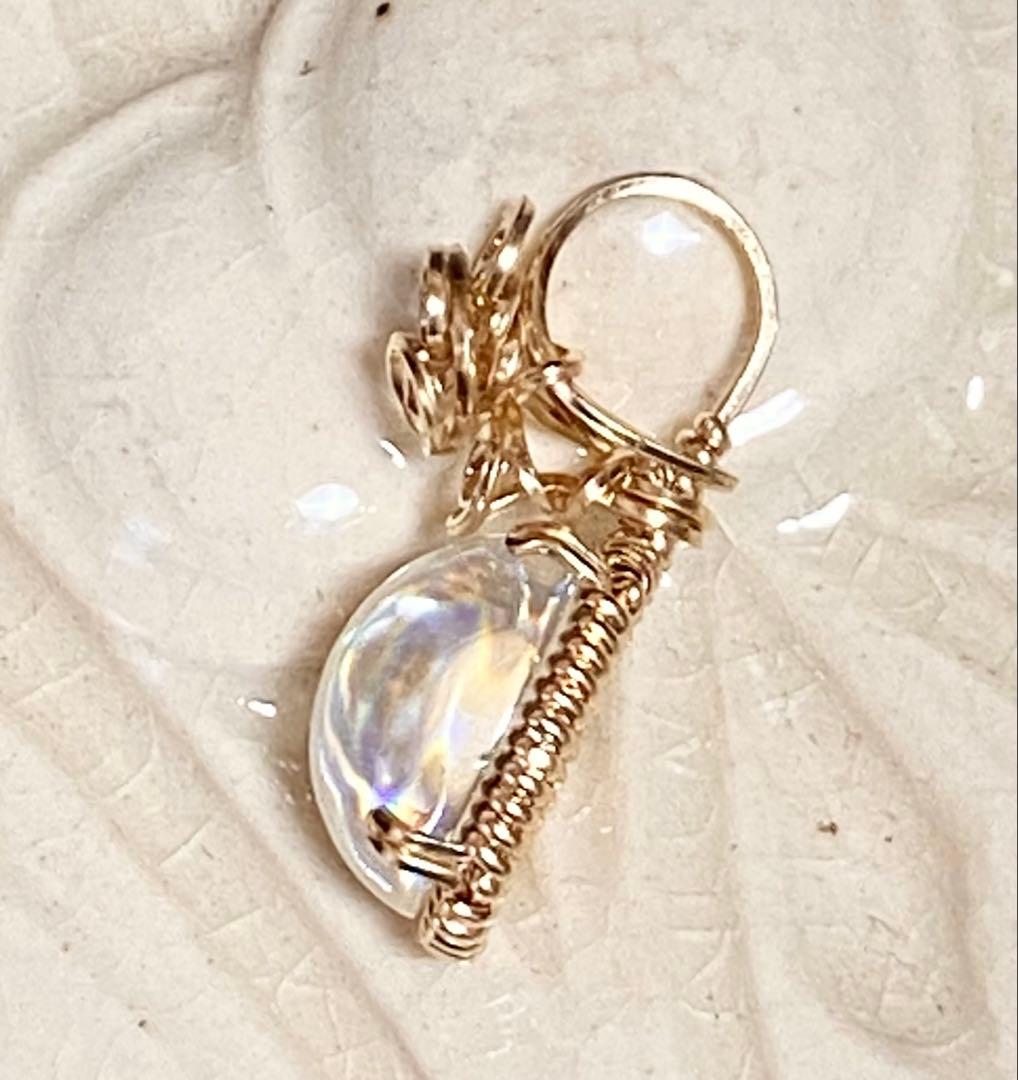 ハンドメイドペンダントトップ⭐︎シンセティックルチル(チタニア) ニアカラーレス