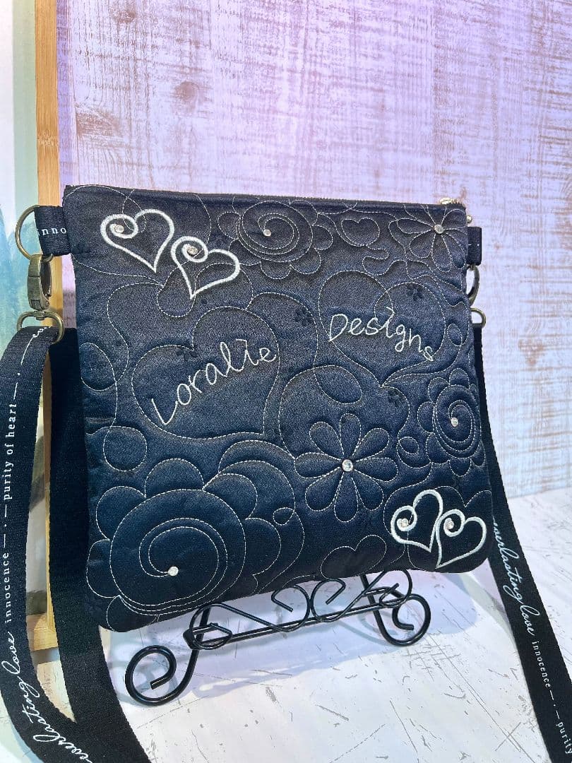 ロラライハリス♡ブラックサテンレース♡一面ライン刺繍のサコッシュ♡ストーン付き