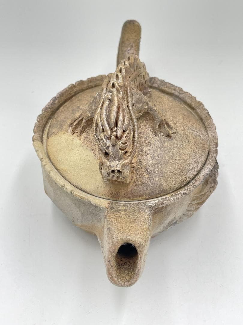 備前焼　ドラゴン彫刻の陶器ポット　後ろ手急須　(KQ-005)