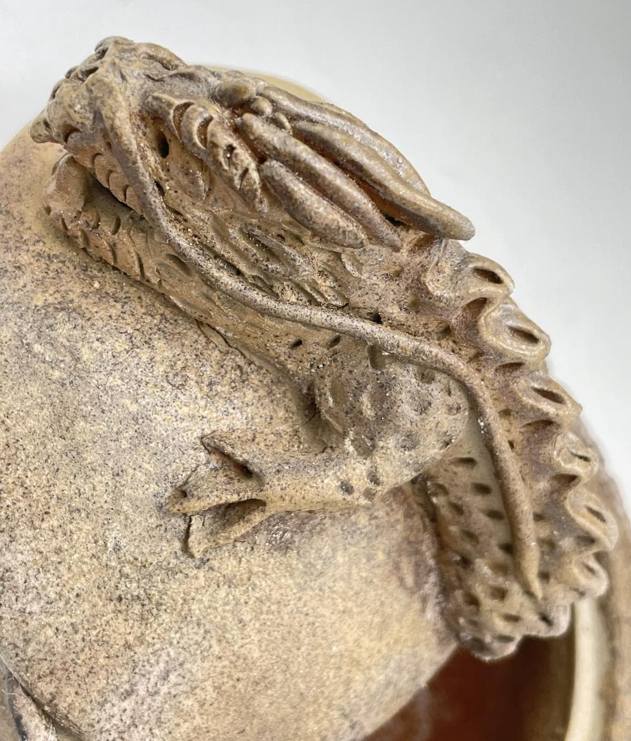 備前焼　ドラゴン彫刻の陶器ポット　後ろ手急須　(KQ-005)