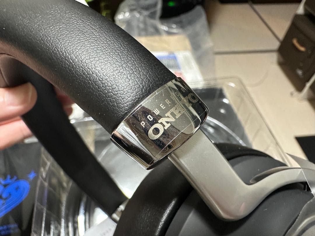 アイドルマスター ボイス入り ワイヤレスヘッドホン AOW03 スタンド ポーチ