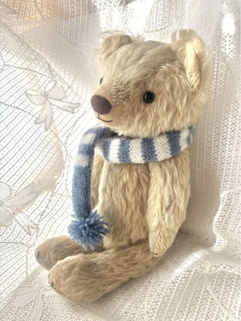 ハンドメイドベア・イギリス天然モヘア・全長30cm ・マフラー付き