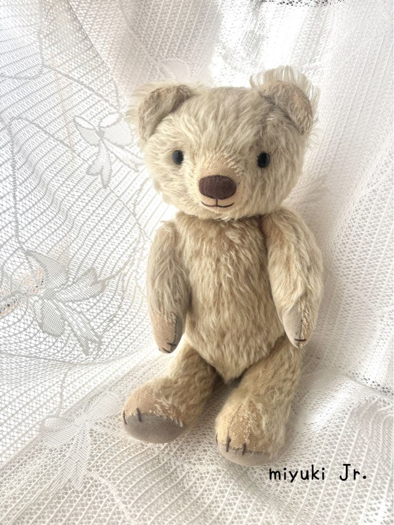 ハンドメイドベア・イギリス天然モヘア・全長30cm ・マフラー付き