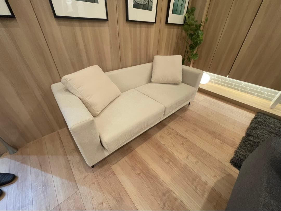 クリーム色 2人掛けソファ