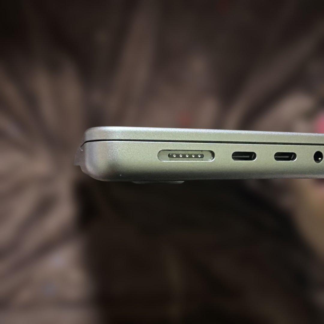 3/7まで！極美品限定保証付きMacBook Pro M3 1TB 8GBモデル