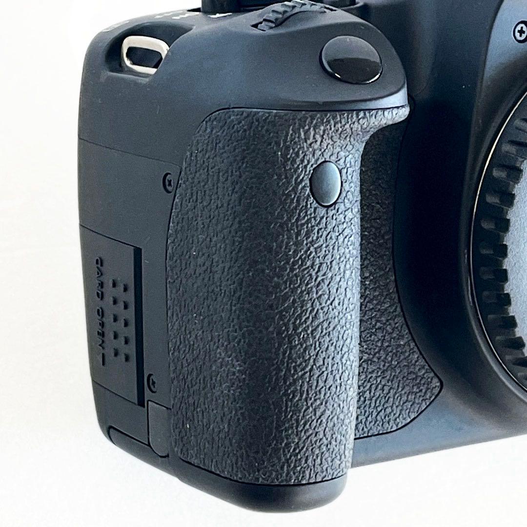 EOS Kiss X6i 18-135mmレンズキット ＋ バッテリーパックx3