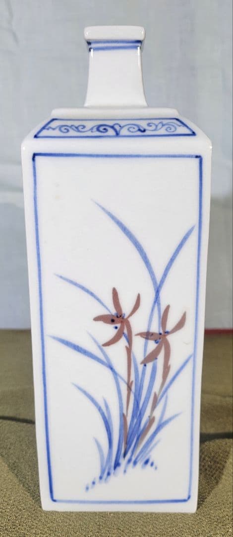 韓国人間国宝『安東五』角花瓶　４面図変わり　共箱、共布、略歴付き