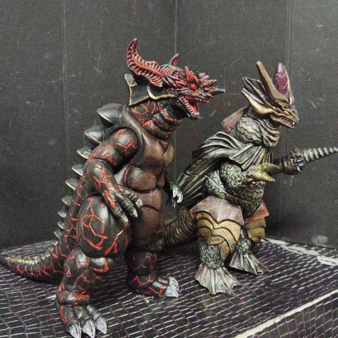 Naoウルトラ怪獣旧型ソフビカオスゴルメデ.クロスサバーガ（リアル塗装）