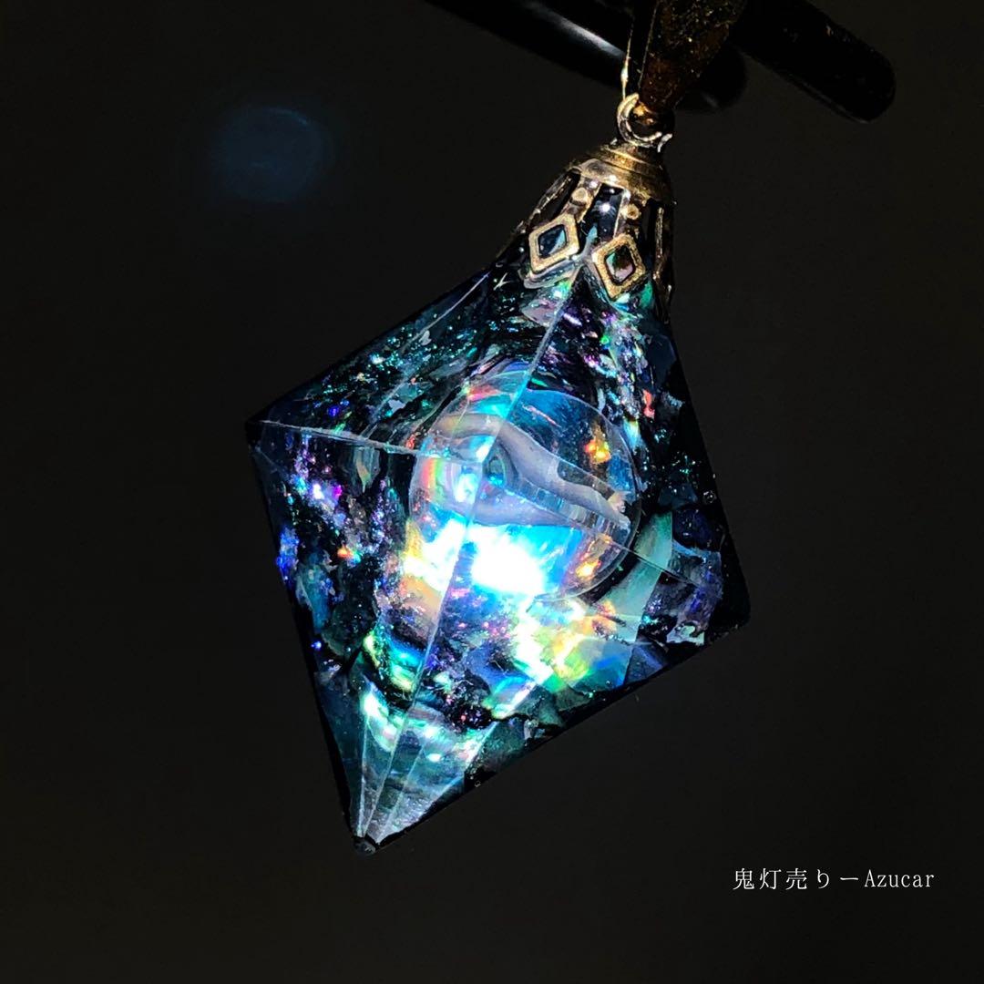 月の涙を集めて。宇宙レジン　蓄光ネックレス