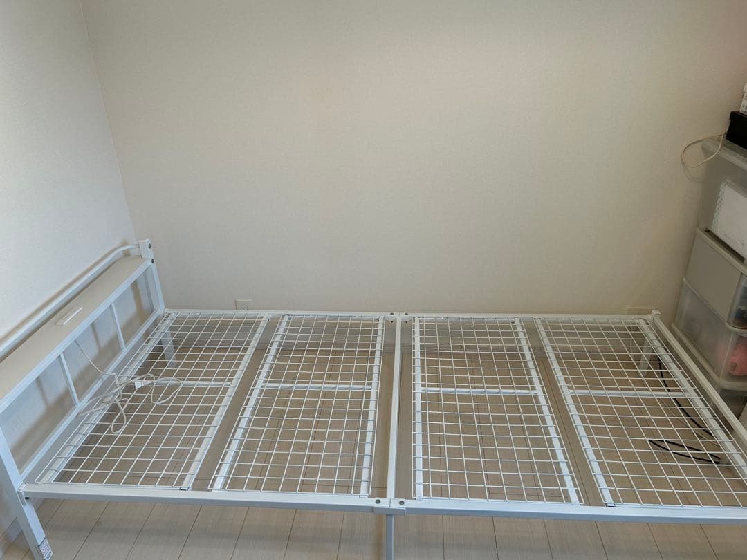 ニトリ　ホワイト シングルベッド⭐︎棚つき⭐︎コンセントあり⭐︎
